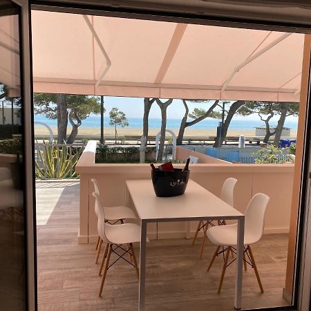 Appartamento Fronte Mare Villa Lory 利尼亚诺萨比亚多罗 外观 照片