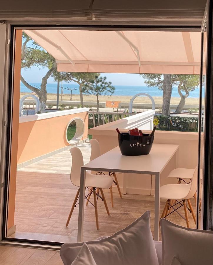 Appartamento Fronte Mare Villa Lory 利尼亚诺萨比亚多罗 外观 照片