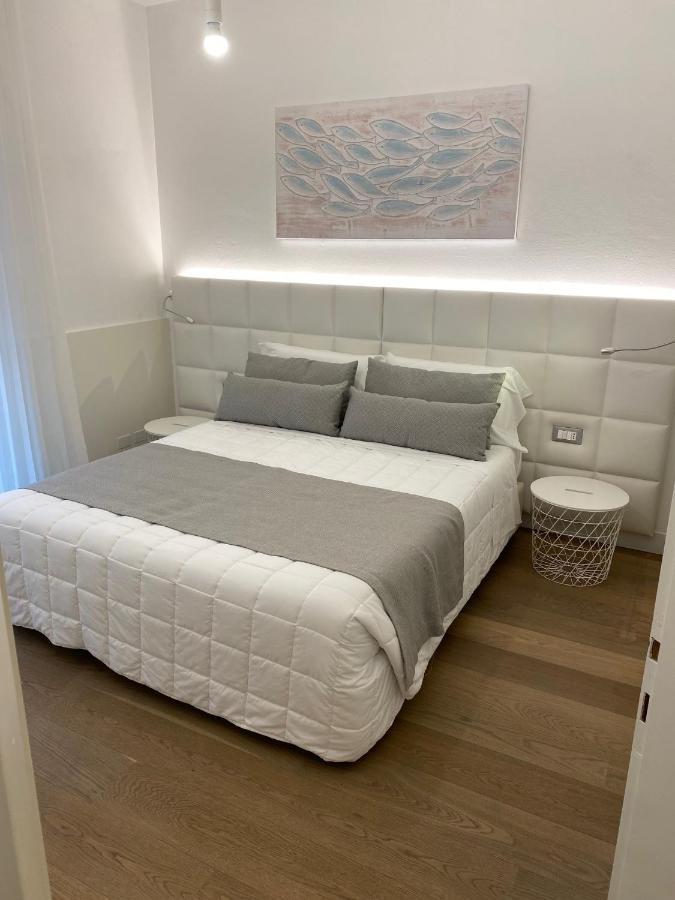 Appartamento Fronte Mare Villa Lory 利尼亚诺萨比亚多罗 外观 照片