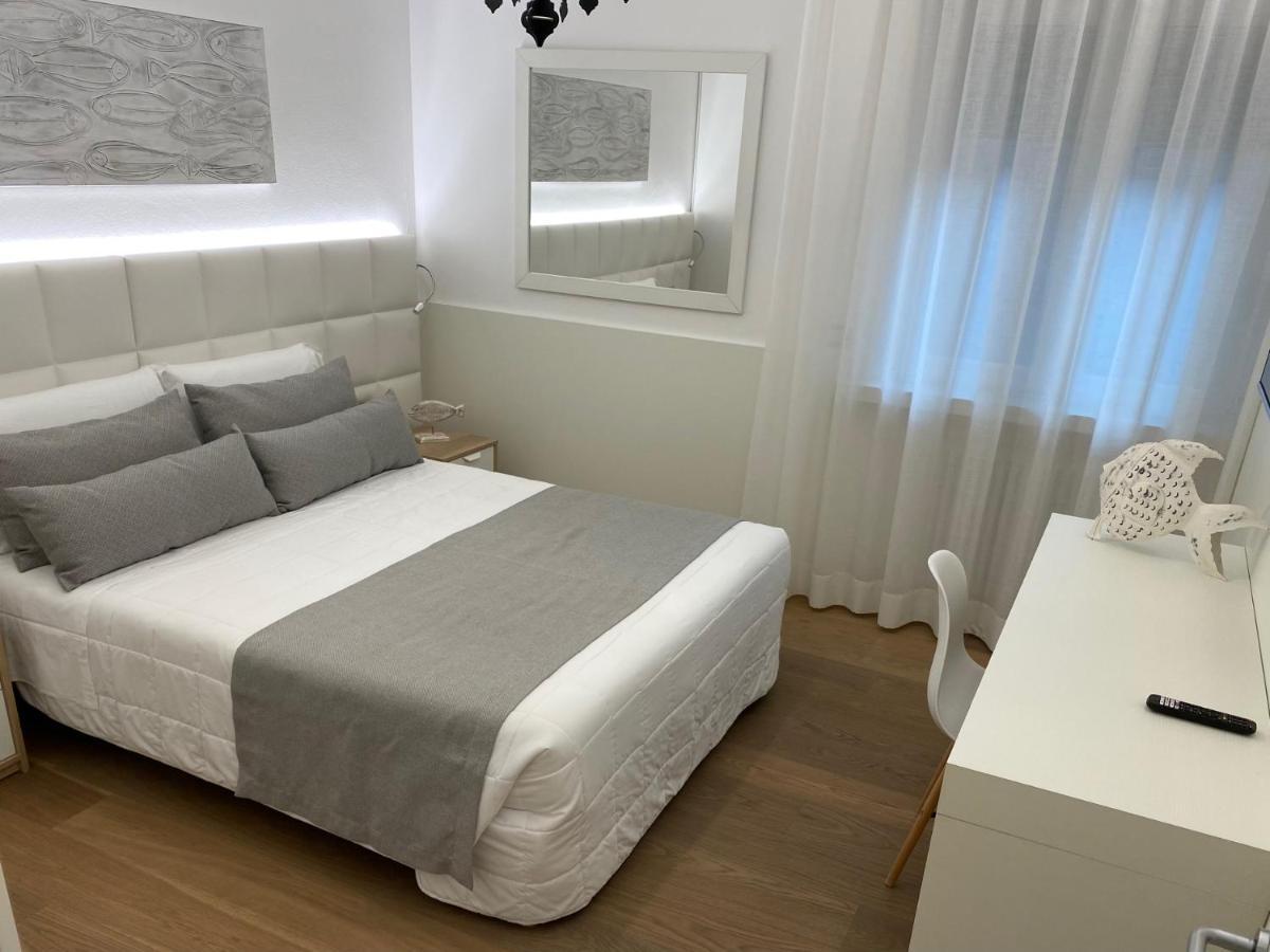Appartamento Fronte Mare Villa Lory 利尼亚诺萨比亚多罗 外观 照片