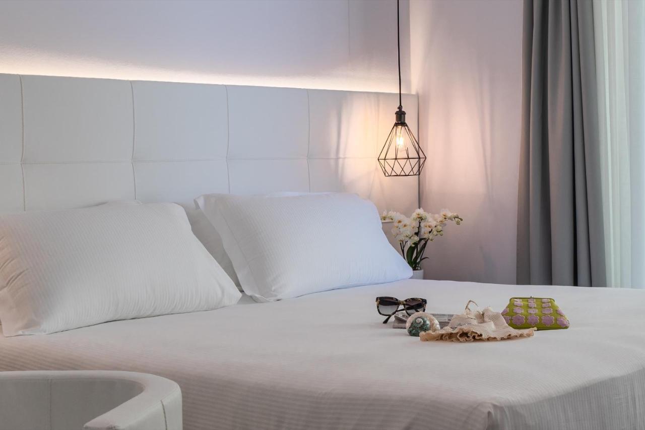 Appartamento Fronte Mare Villa Lory 利尼亚诺萨比亚多罗 外观 照片