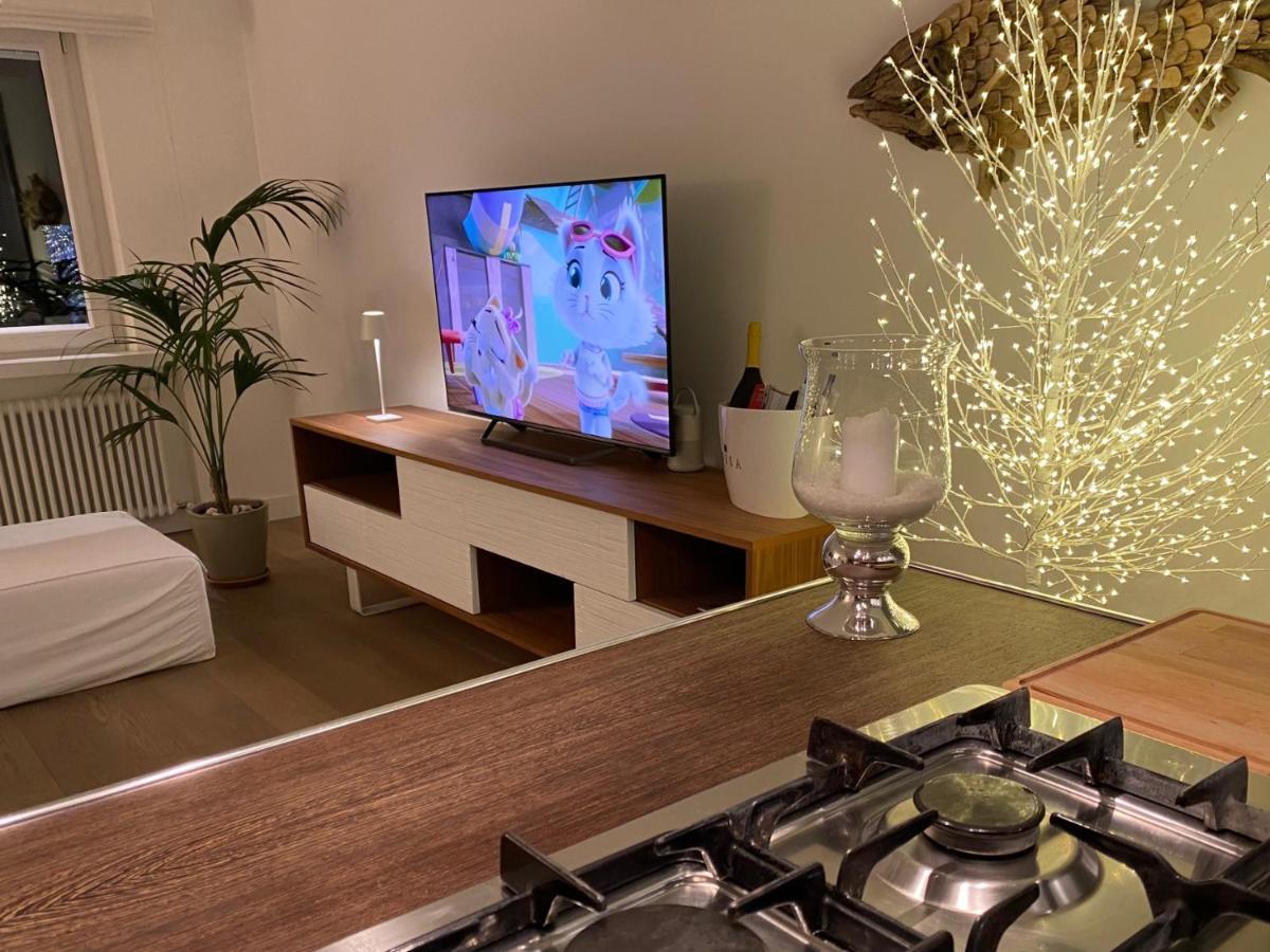 Appartamento Fronte Mare Villa Lory 利尼亚诺萨比亚多罗 外观 照片