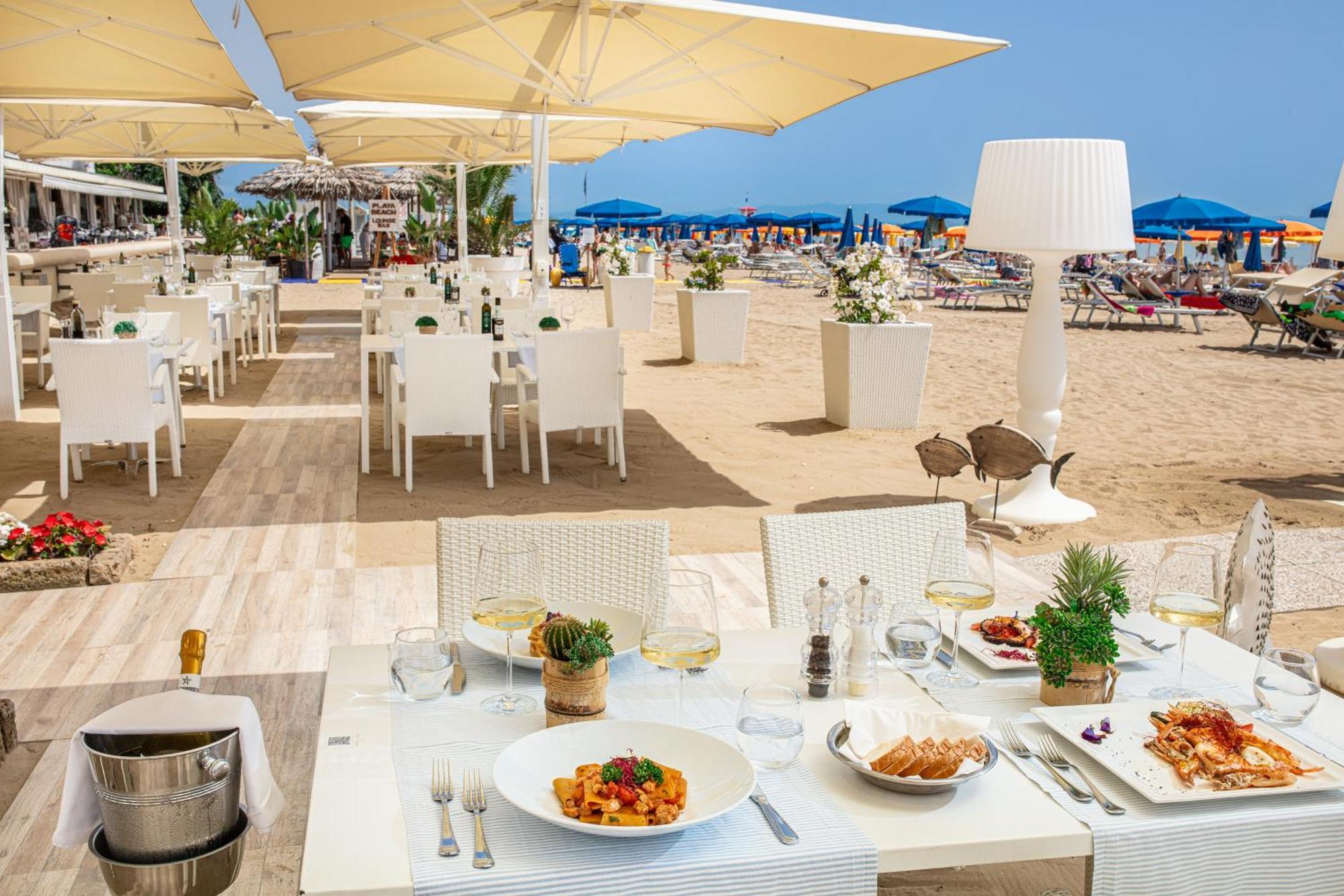 Appartamento Fronte Mare Villa Lory 利尼亚诺萨比亚多罗 外观 照片